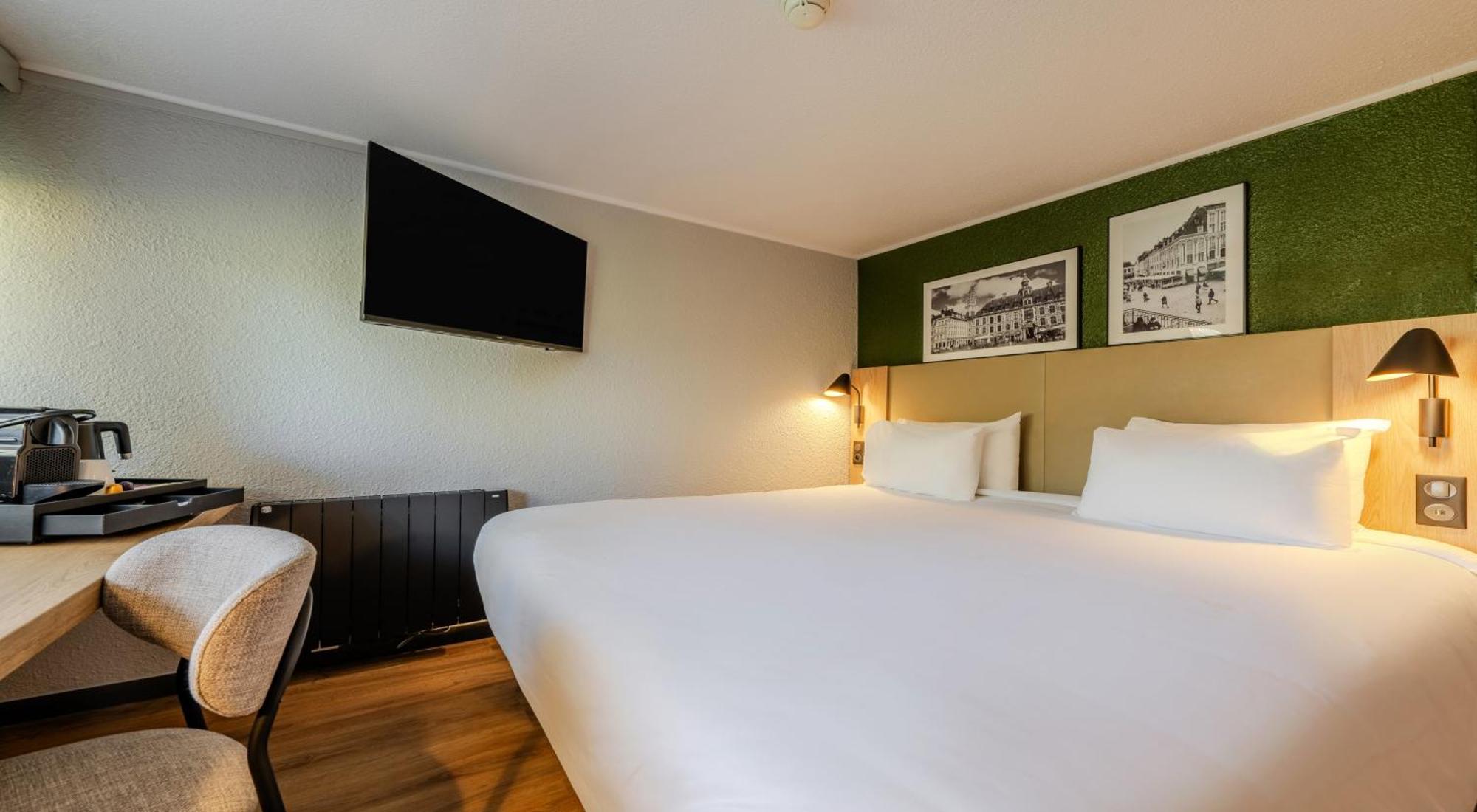 Campanile Sud - Pont De L'arc Hotel 3*