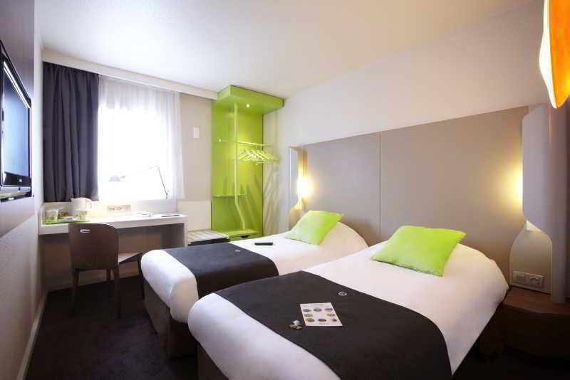 Hotel Campanile Sud - Pont De L'arc 3*
